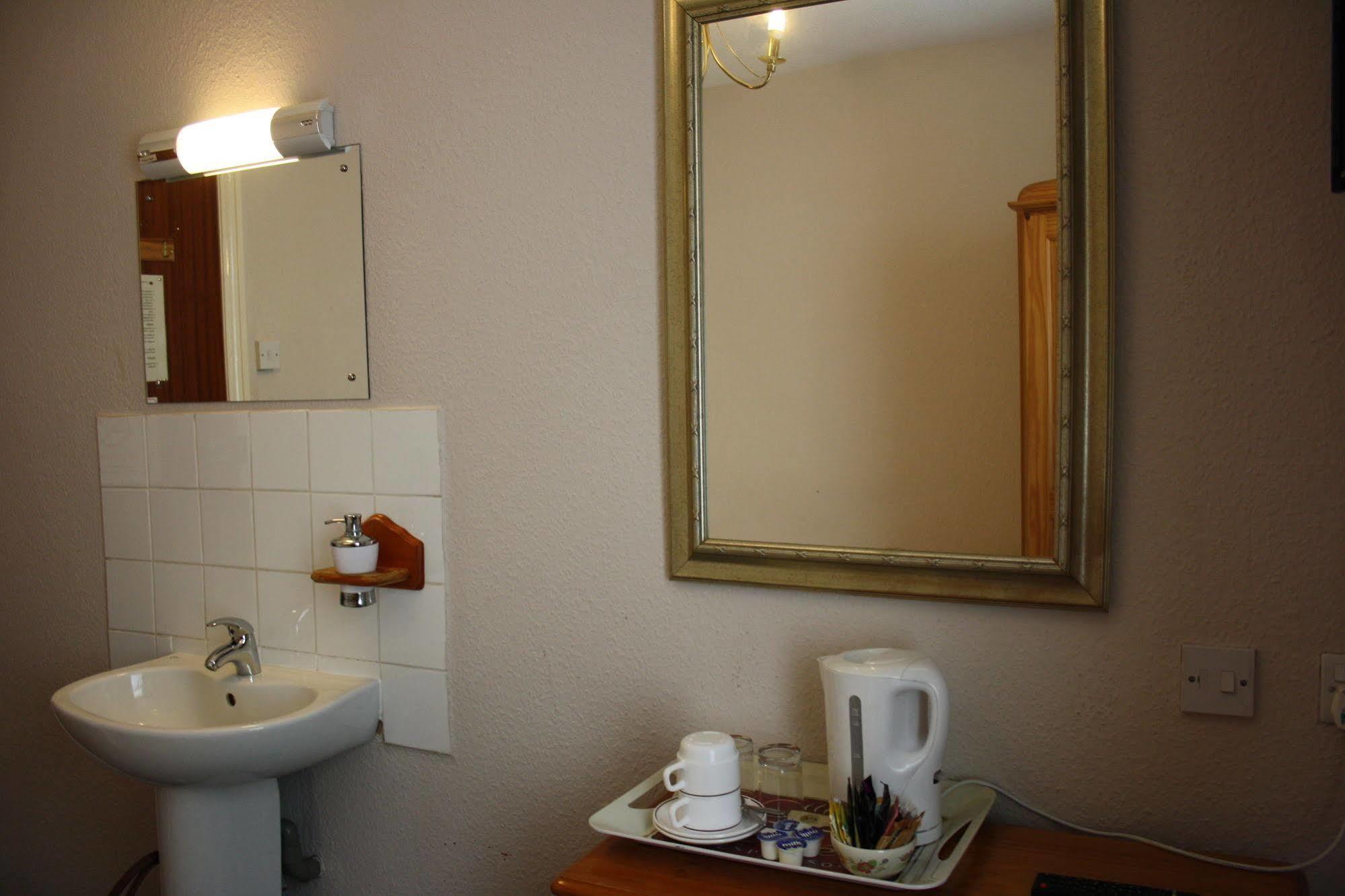 Hotel Meridiana Лондон Екстериор снимка